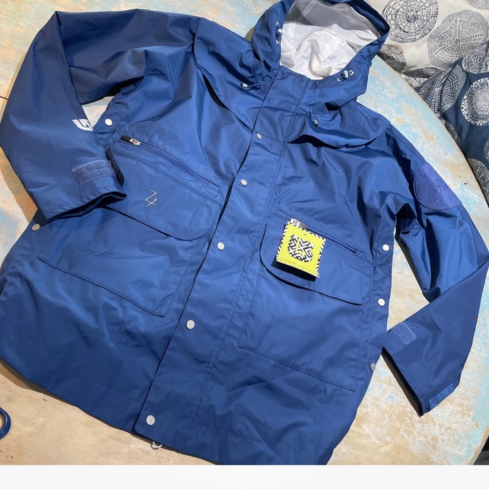 Tommy Hilfiger NWOT Giraffe Print! - Picture 4 of 5